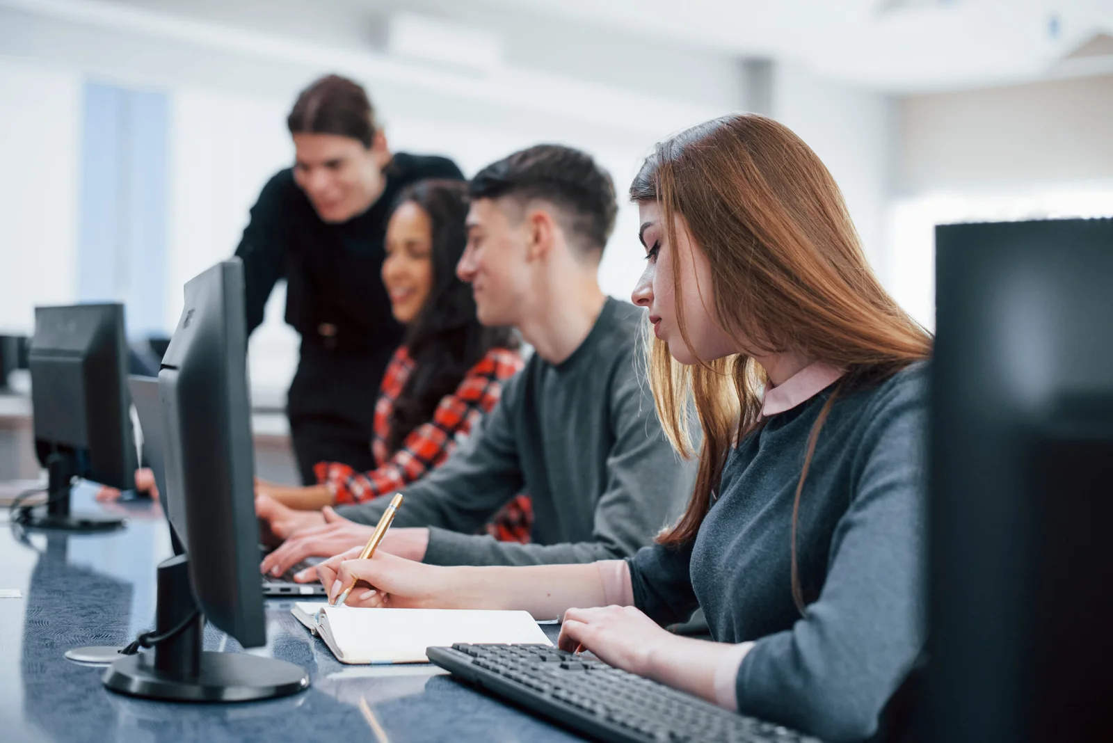 How an Online Bachelor’s Degree Helps Build Your Future